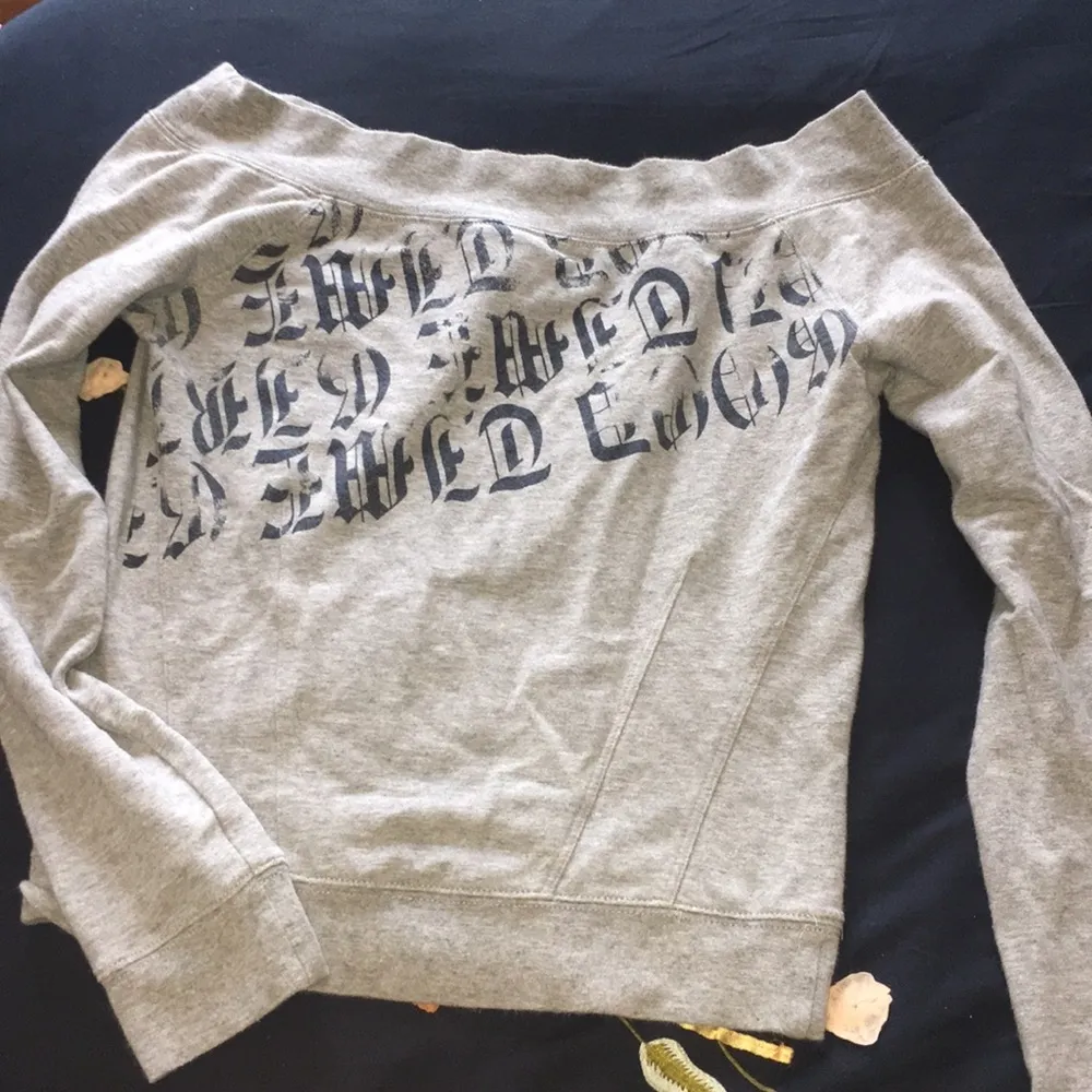 Off the shoulder shirt - Image 2