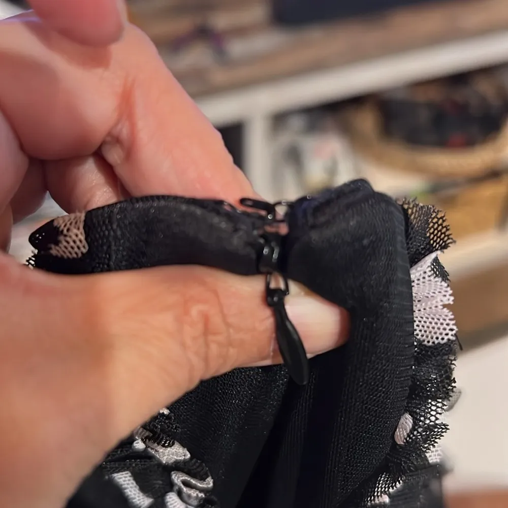 JOSEPH RIBKOFF BLACK & WHITE MESH RUFFLE OCCASION FIT FLARE DRESS SIZE 8 - Image 12