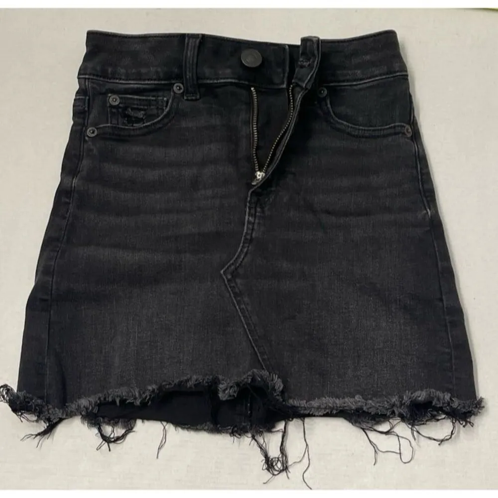 American Eagle Ne(x)t Level Stretch
Distressed Denim Mini Skirt Size 000 - Image 5