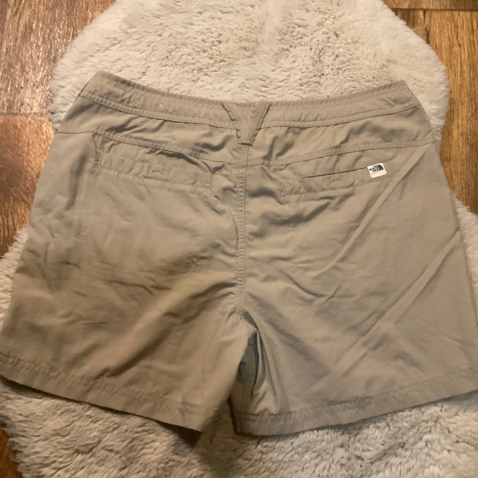 The North Face Shorts Size 8‎ Womens Lightweight Nylon Tan Pockets 4.5" Inseam - Image 7