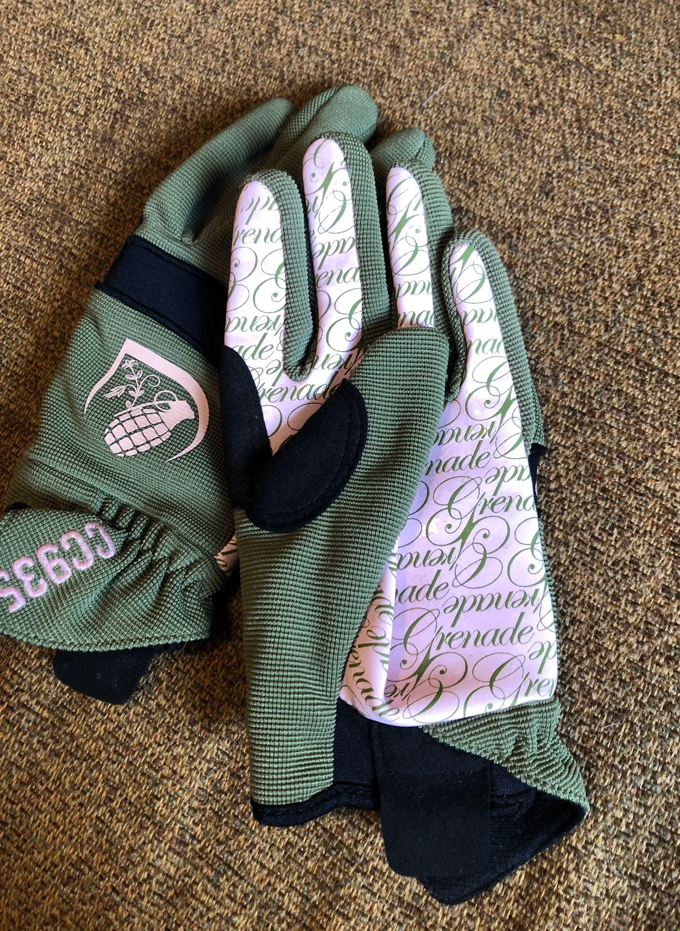 Grenade Snowboard Gloves - Image 2