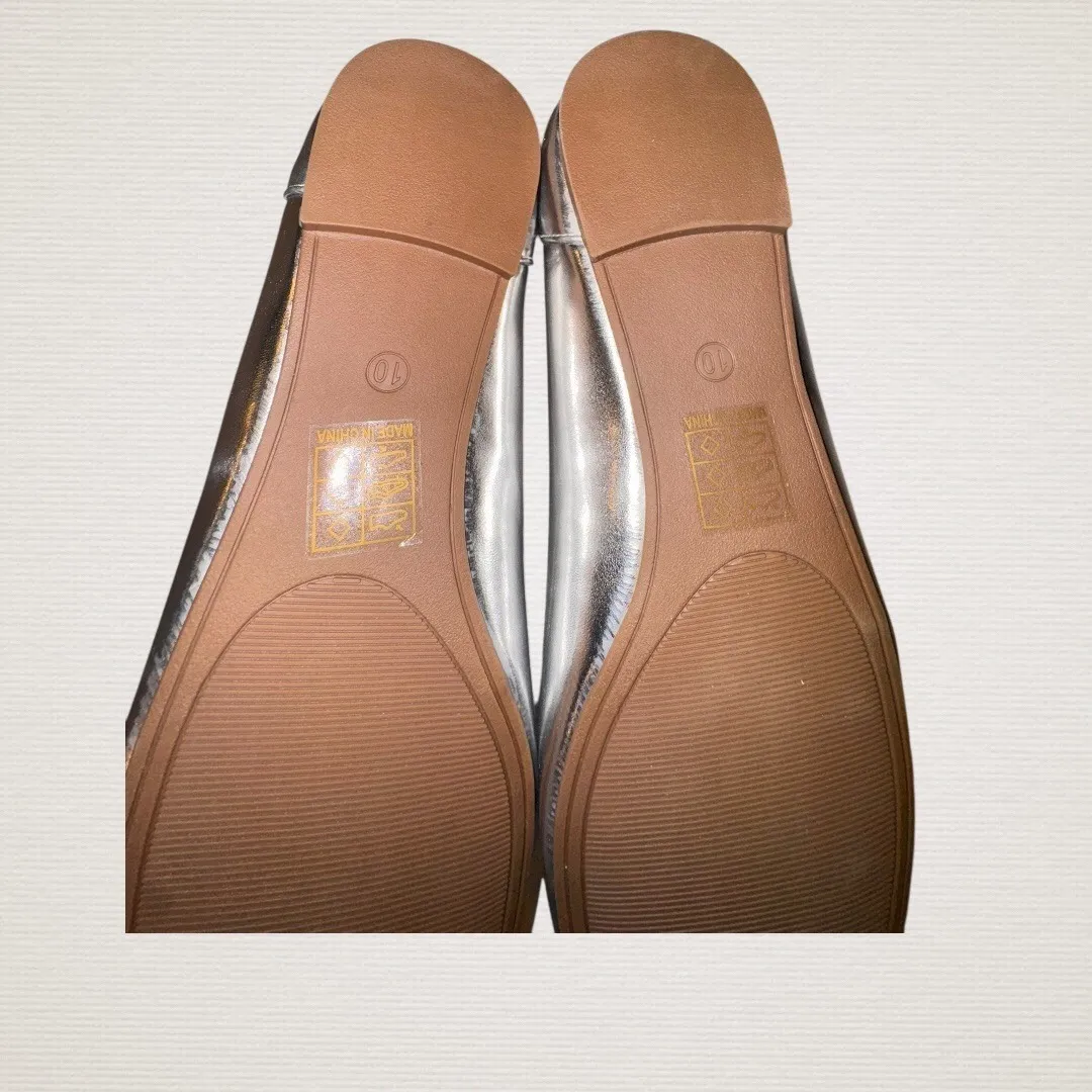 Journee Collection Womens Silver Metallic Ballet Flats Size 10‎ - Image 4