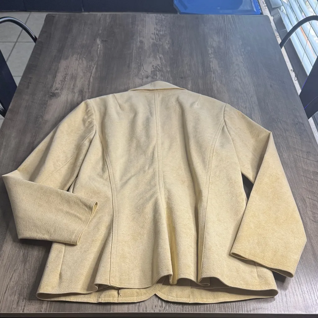 Vintage 80’s Cream Ultra Suede Skirt Suit Set Size undefined - Image 5