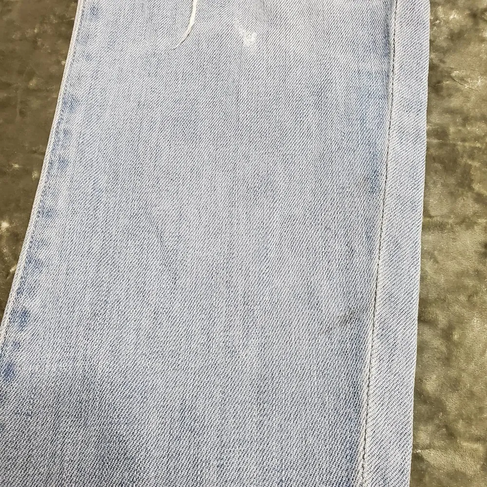 AGOLDE Chloe Light Distressed Jeans - Image 3