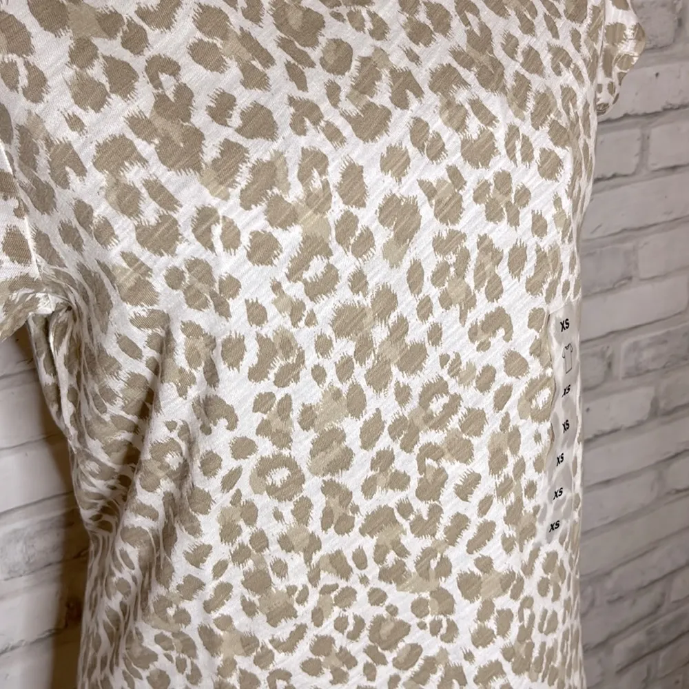 New Old Navy XS Women’s Leopard Cheetah Print T-Shirt NWT - Image 3