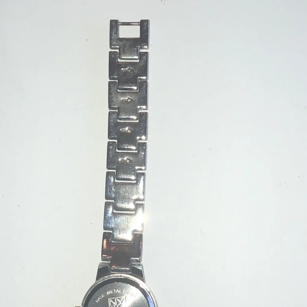 NY & Co. Silver Tone Band Watch Wristwatch NEW BATTERY - Image 5