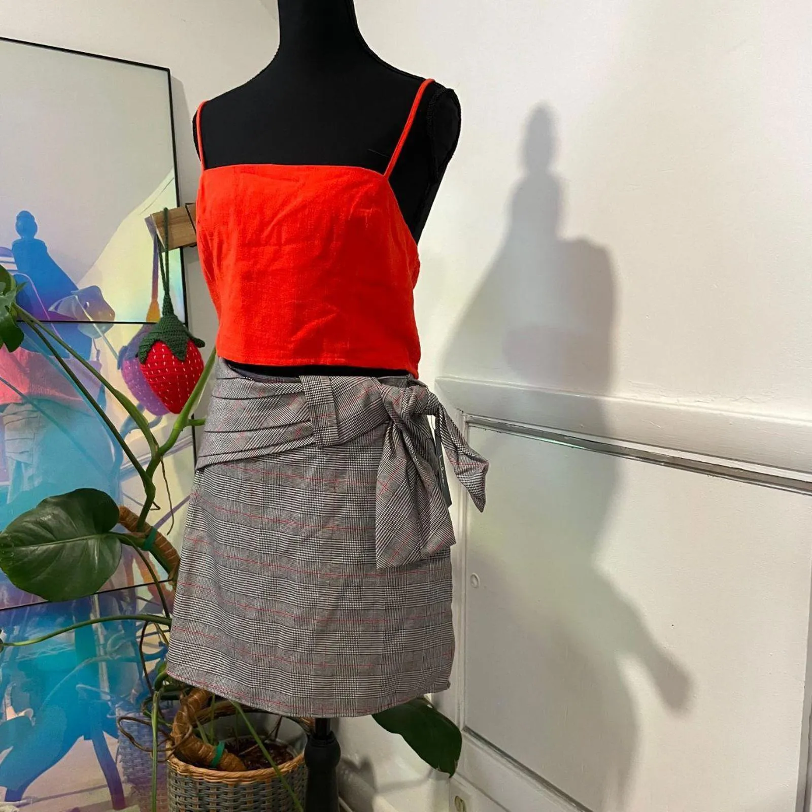 red square neck crop top. lulus size large - Image 2