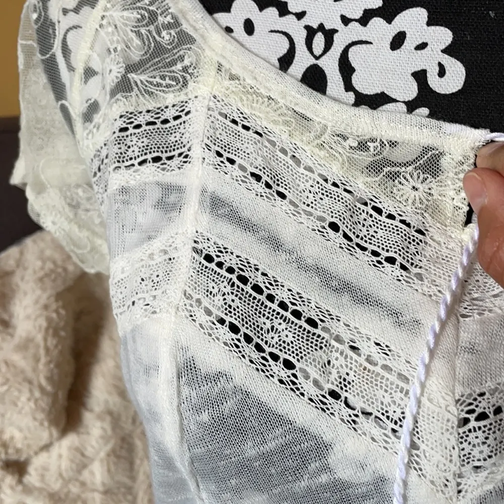 AÉROPOSTALE Cream Lace Sheer Top Size Large - Image 3