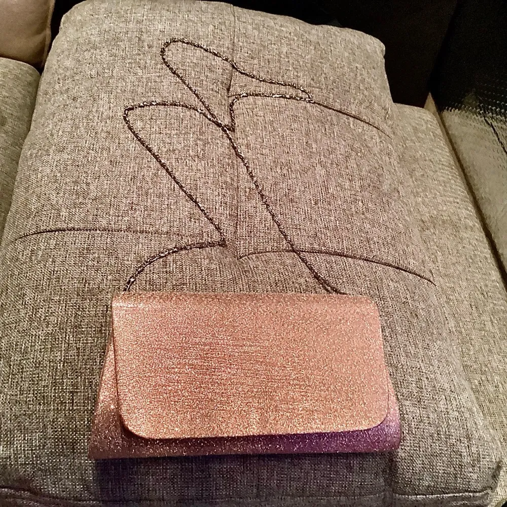 NWOT Elegant Pink Beautiful Glittery Hand Bag - Image 3