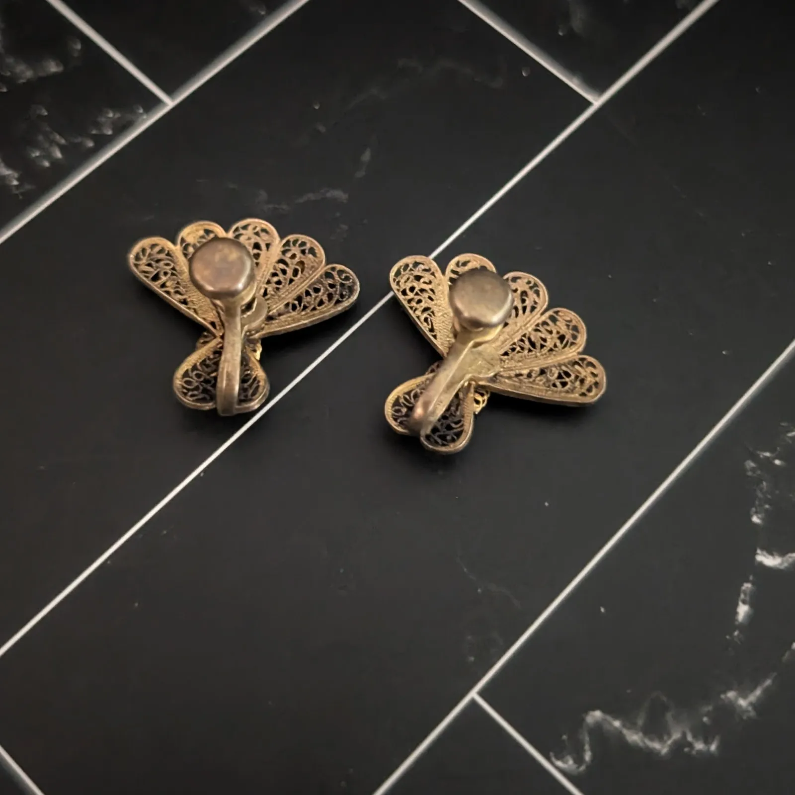 Vintage Screw On Earrings - Image 4