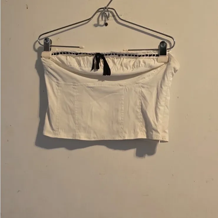 Elegant White Strapless Eyelet Crop Top Size undefined - Image 3