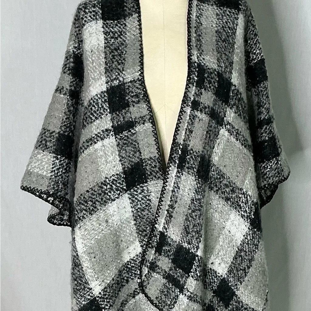 Quagga ‎ Plaid Ruana Wrap Black Gray  Poncho NWT OS Cozy Core Layering Boho - Image 2