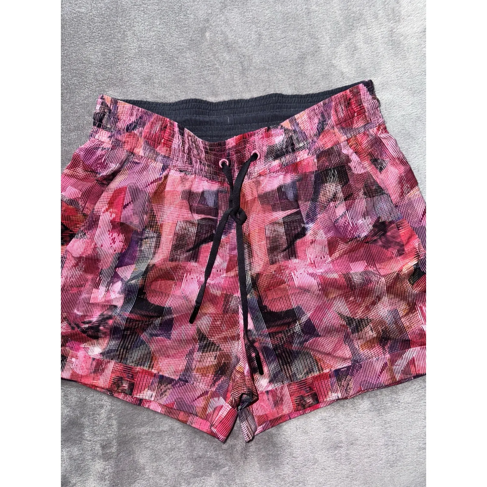 LULULEMON Spring Break Away Breakaway‎ Shorts II  Size 4 - Image 2