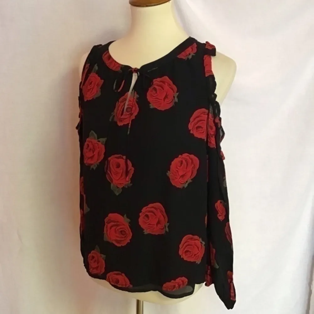 Sanctuary anthropologie gothic roses cold Shoulder top - Image 5