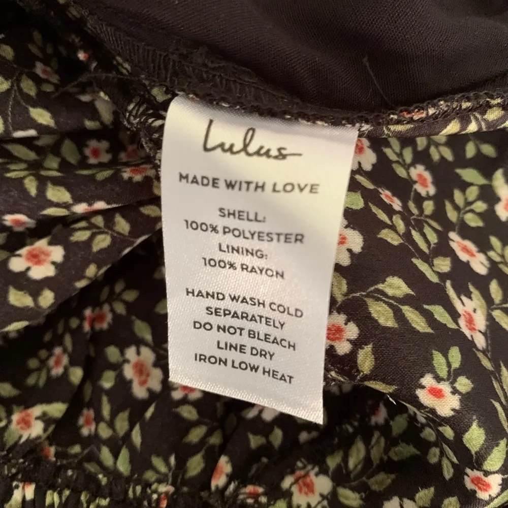 Lulu's Floral Tie Back Long Sleeve Crop Top Size Medium Black - Image 7