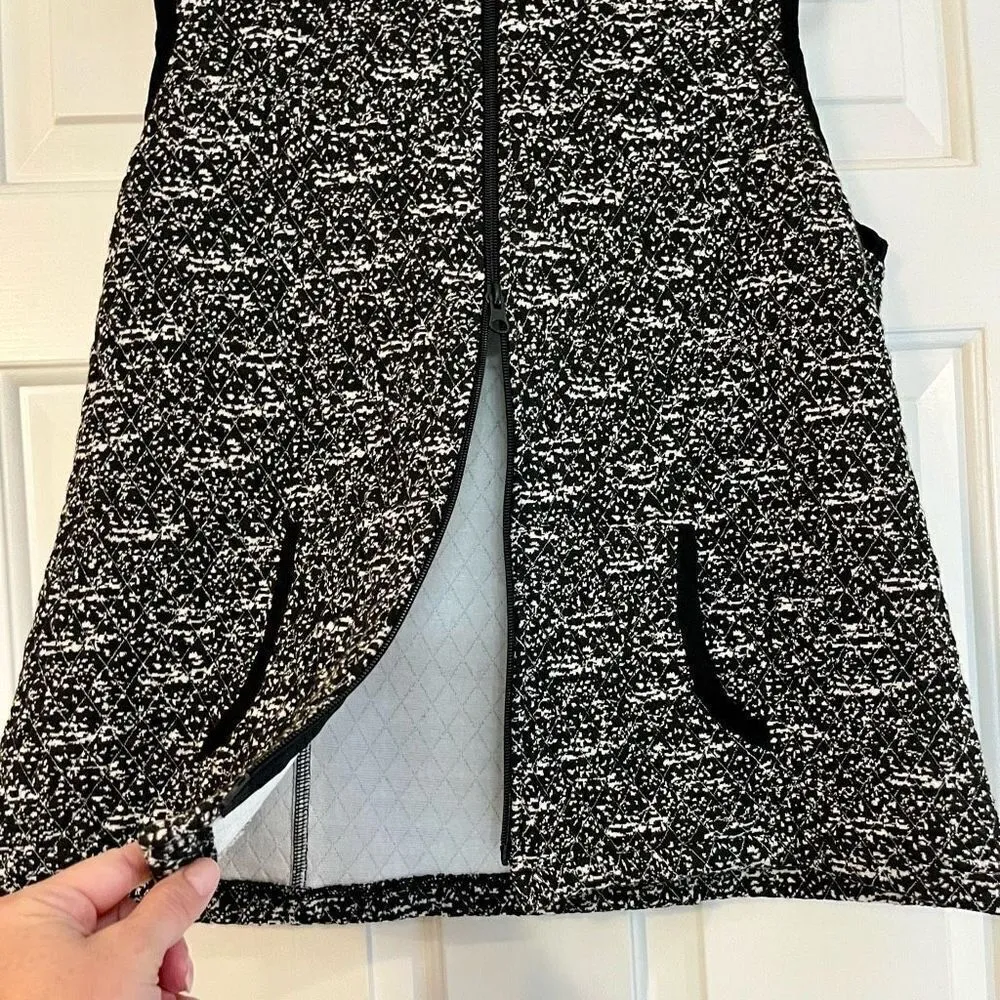 NWT A La Carte Black White Quilted Zip Up Vest Medium - Image 2