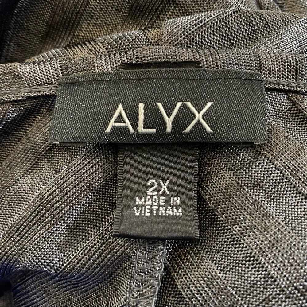 Alyx Stripe Blouse Keyhole Chain Neck Gray Silver 2X - Image 4