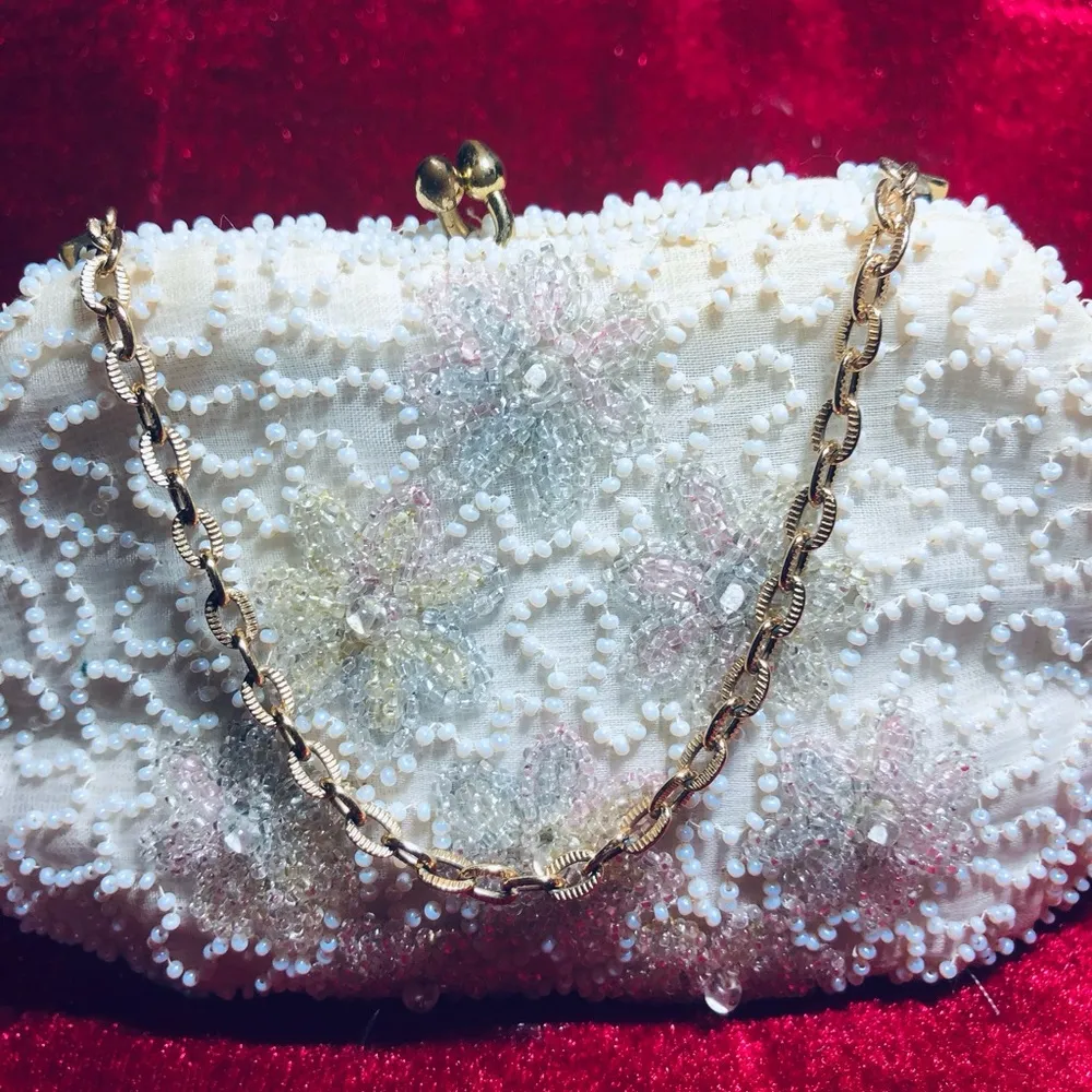 Antique vintage small white beaded handbag. - Image 4