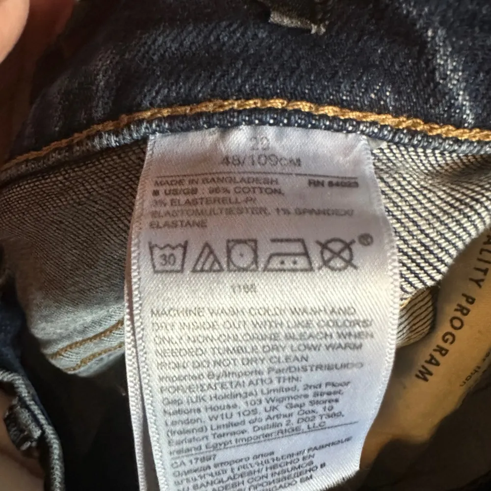 Banana Republic High-Rise Straight Leg Denim in Classic Wash, Size 29 - Image 3