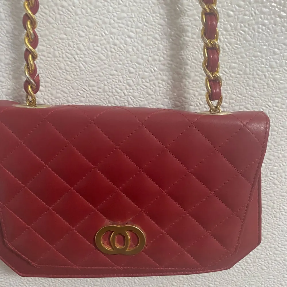 Crossbody bag red leather quilted exterior.great for a night out - Image 2