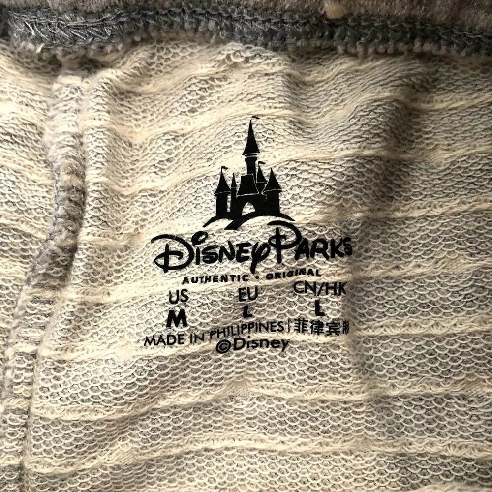 new disney parks gray stripe minnie mouse soft shorts size medium - Image 3