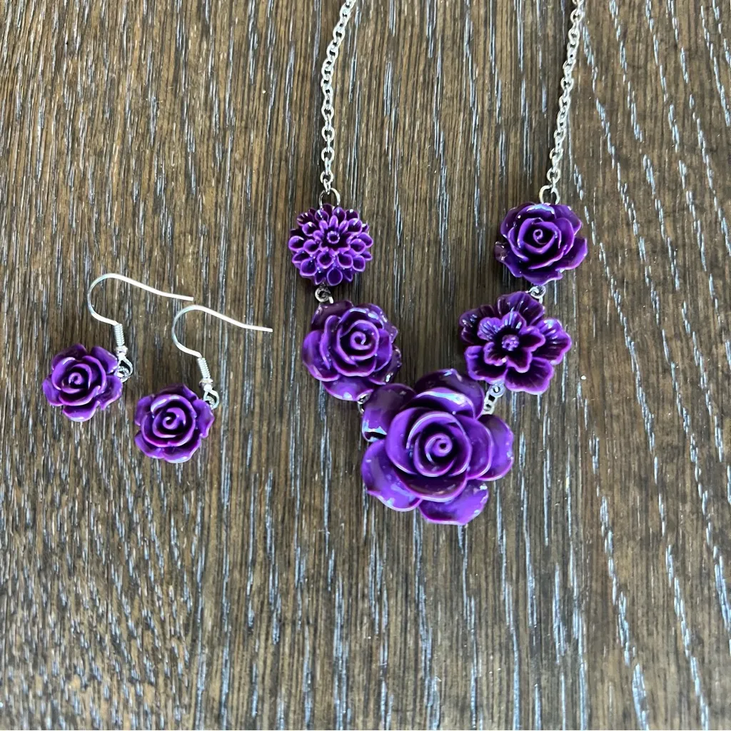 NEW Purple roses fashion Necklace and Earrings set, silver tone chain - Image 6