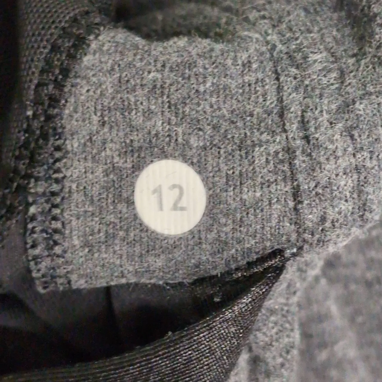 Lululemon Dark Grey Black Drawstring Pockets Tapered Jogger Pants Size 12 - Image 7