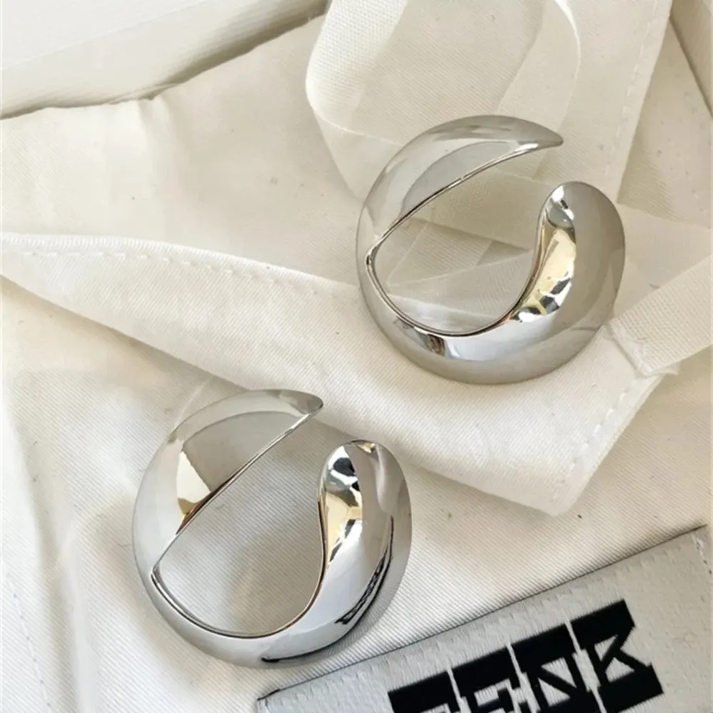 Korean Vintage Geometric Round Hollow Silver Stud Earrings - Image 5