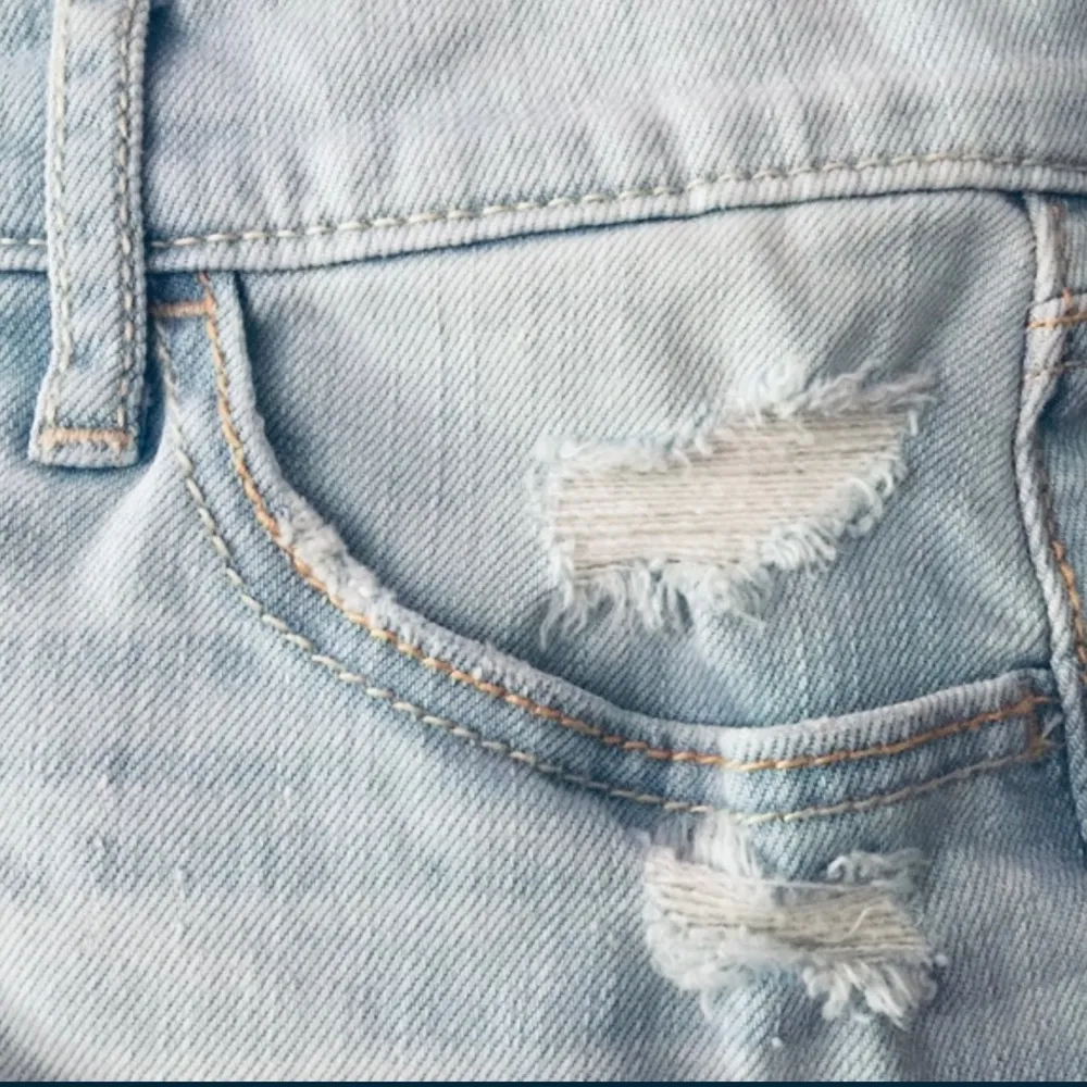 Abercrombie Light Wash Denim Shorts - Image 5