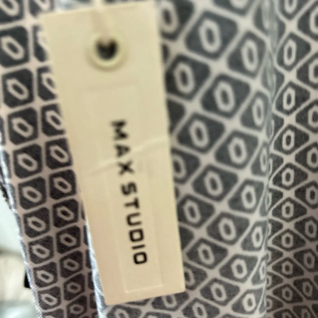 Max Studio Gray and White Patterned Scarf - Image 7