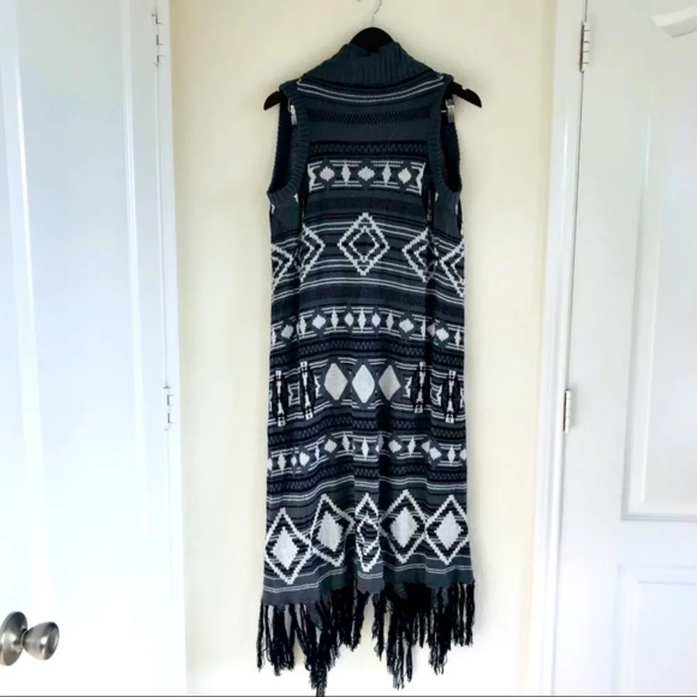 Romeo‎ & Juliet Couture Southwestern Fringe Waterfall
Long Vest Cardigan M - Image 2