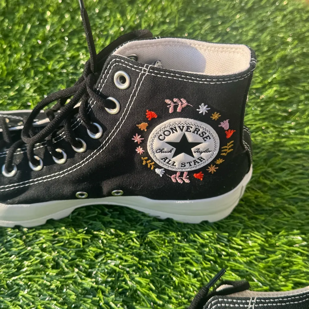 WMNS CHUCK TAYLOR ALL STAR LUGGED HIGH 'IT'S OKAY TO WANDER - BLACK' SIZE 9 - Image 4