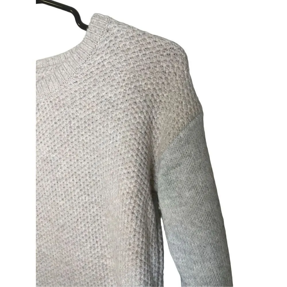 Banana Republic Factory heather‎ beige and grey crew neck sweater, Size Small - Image 3