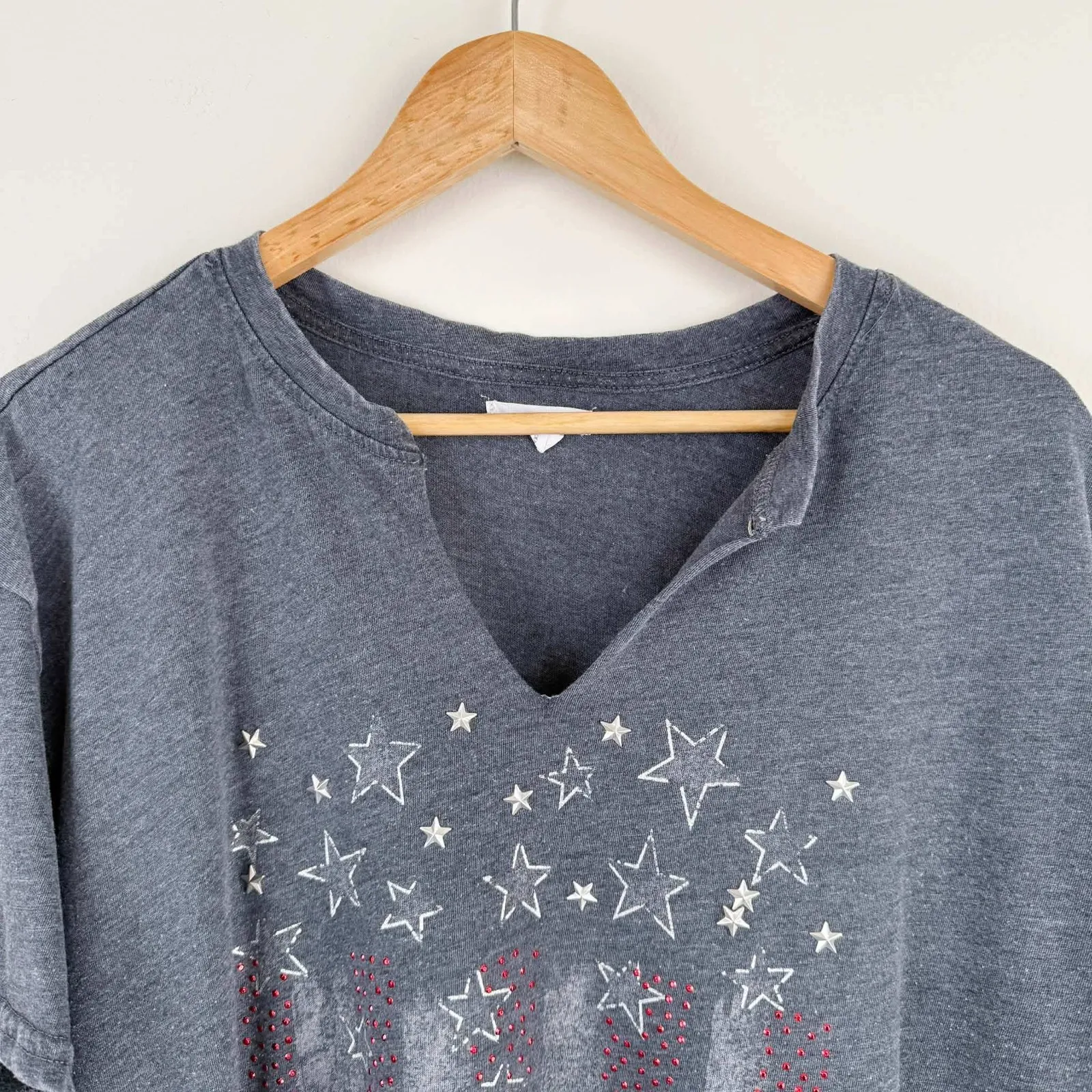 Maurices 1X Gray V-Neck Star American Flag Print Short Sleeve Casual Top - Image 3