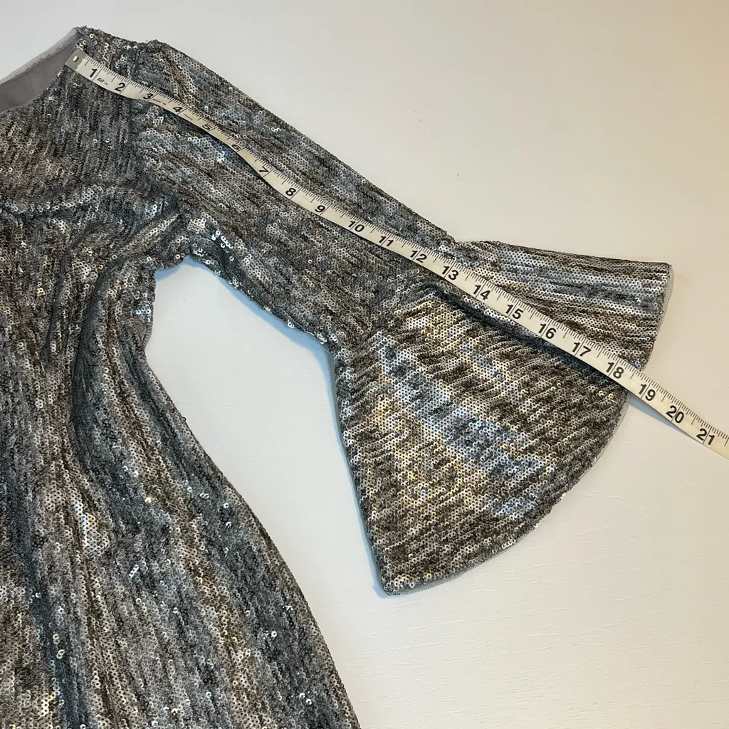 Adrianna Papell Bell Sleeve Sequence Silver Dress Size 8P - Image 15