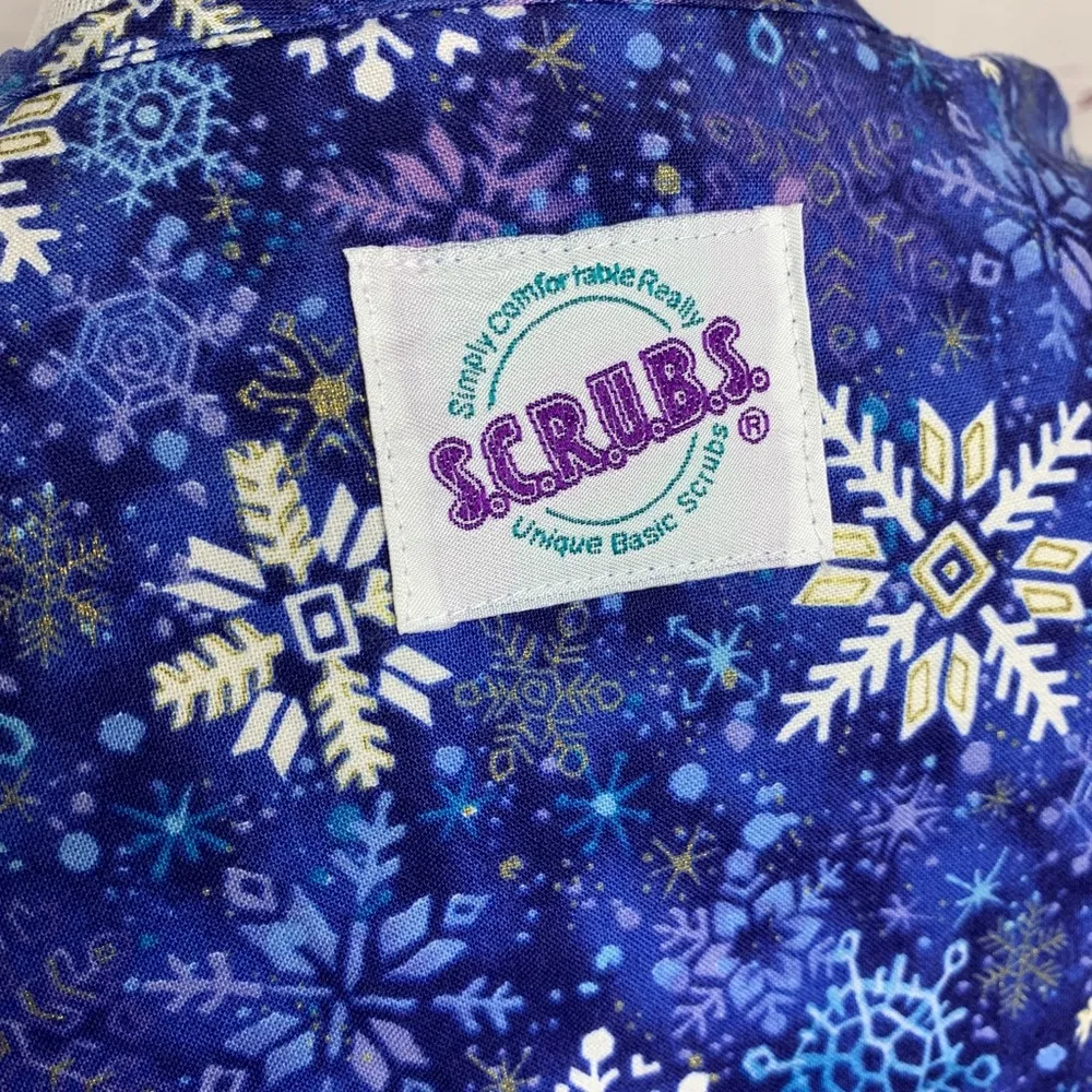 Blue Winter Snowflakes Medical Scrubs Set Size Medium Scrub Top & Pants - Image 9