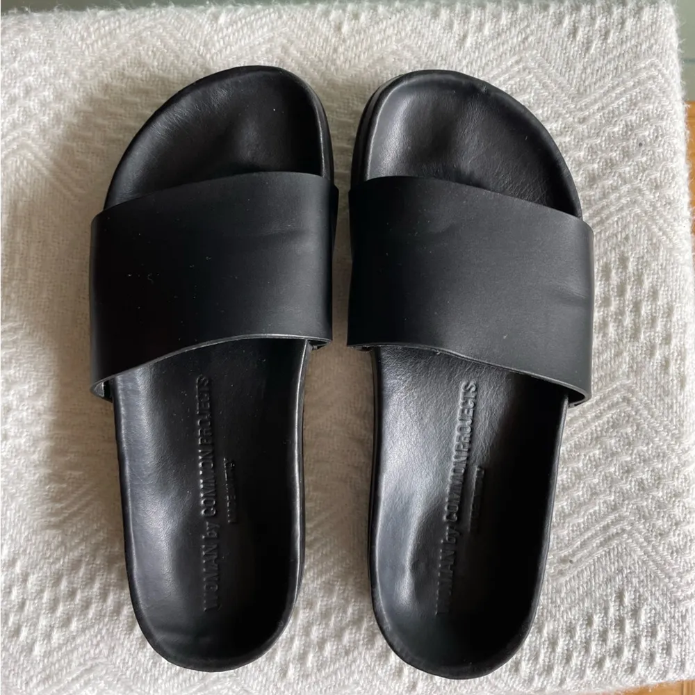 Woman by Common Project Black Leather Slides w/ Molded Footbed, Sz 37 VGUC - Image 3