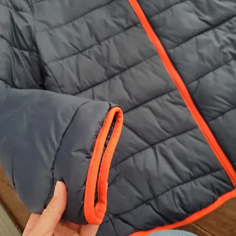 Winter jacket size small women's by old navy  .Navy blue and red detail - Image 5