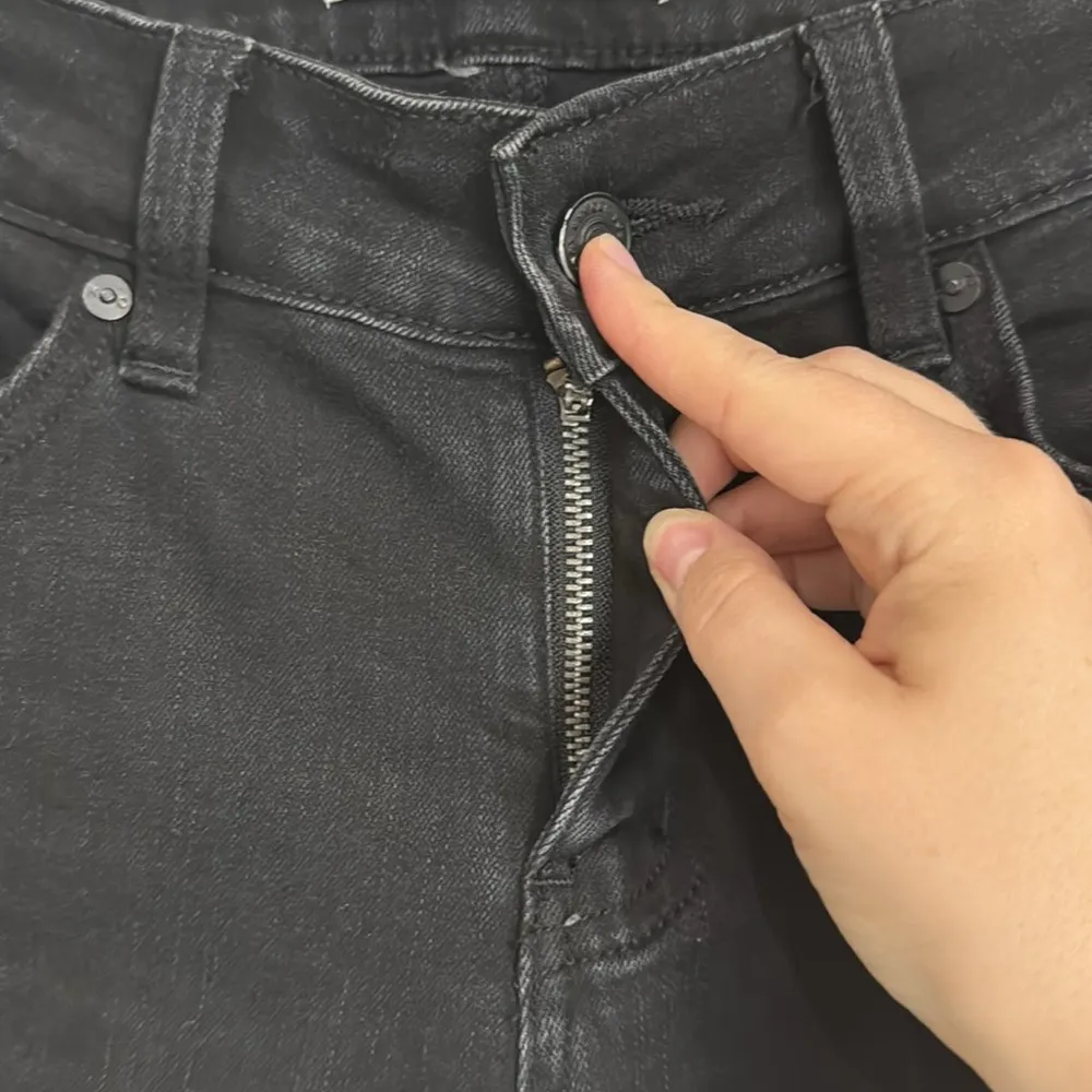 KanCan Hazy Mid Rise Ankle Skinny Jeans Distressed Fringe Hem Black Wash size 27 - Image 8