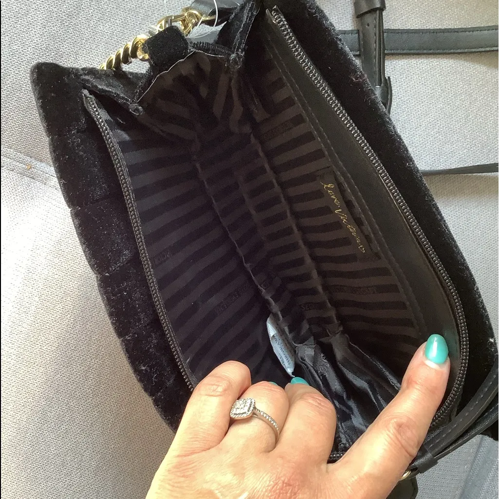 GORGEOUS🌹 DRESSY ❤️SEXY🔥 crossbody 🌹 - Image 9