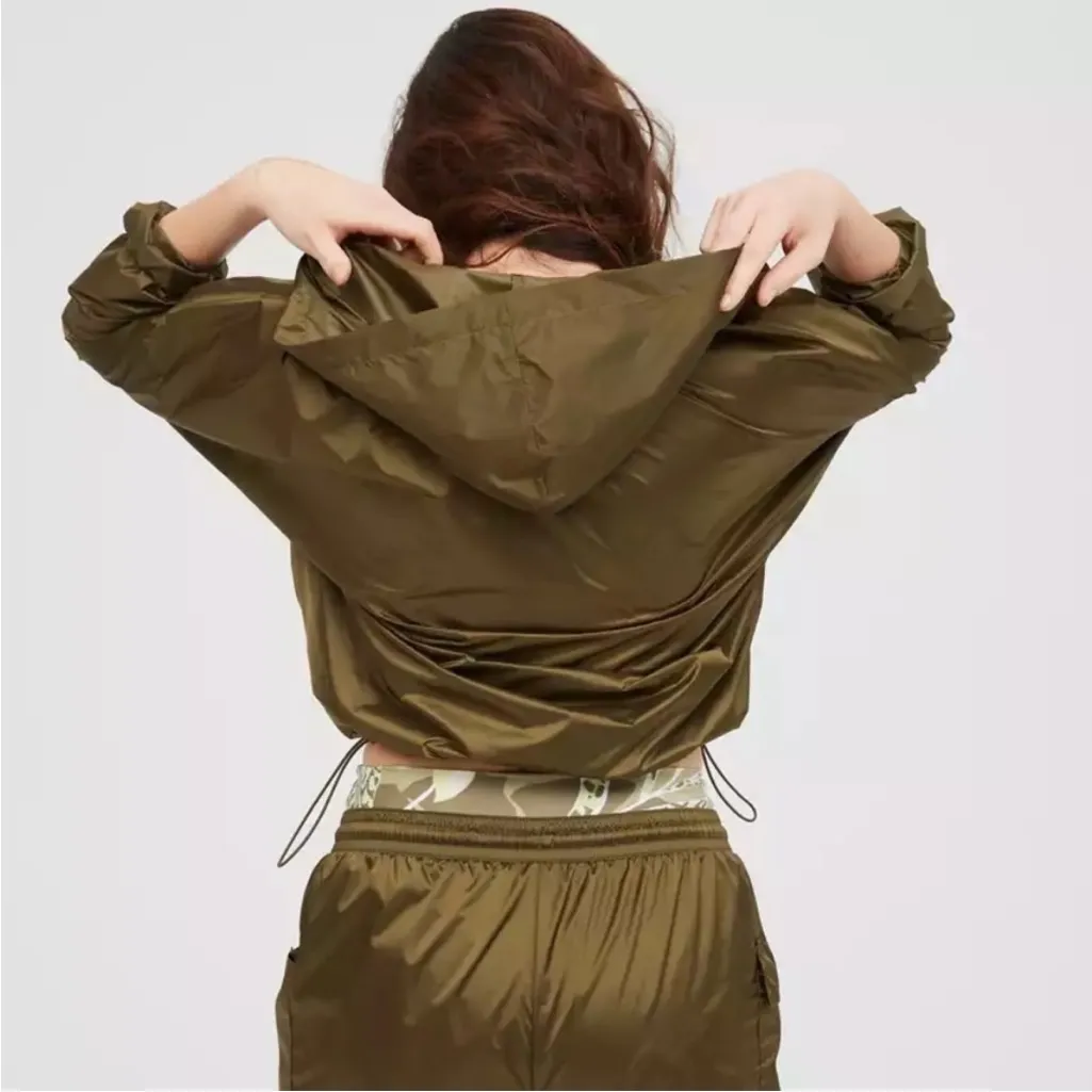 Aerie  OFFLINE Shine Windbreaker in Olive Green Size Medium - Image 5