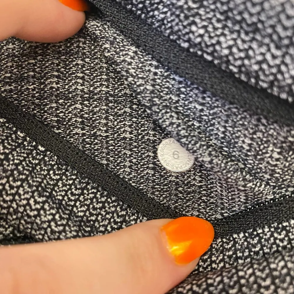 High Rise Speed Up Tight With Pockets Gray Size 6 - Image 6