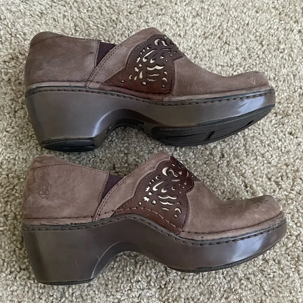 Ariat Tambour Nubuck Suede Leather Brown Gold Laser Cut Clogs - 7.5 - Image 3