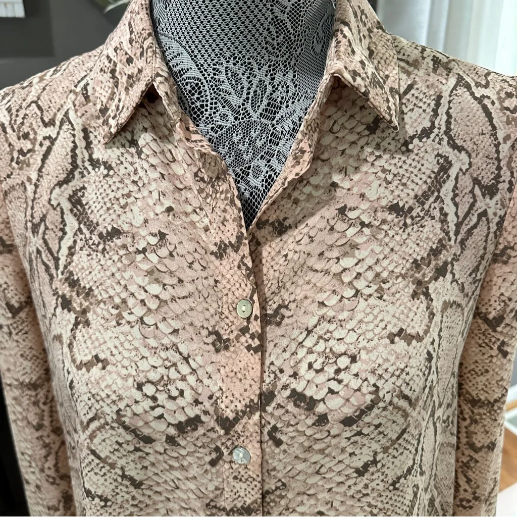 Rose & Olive Snake Print Button Down Shirt - Beige and Black Size Small - Image 3