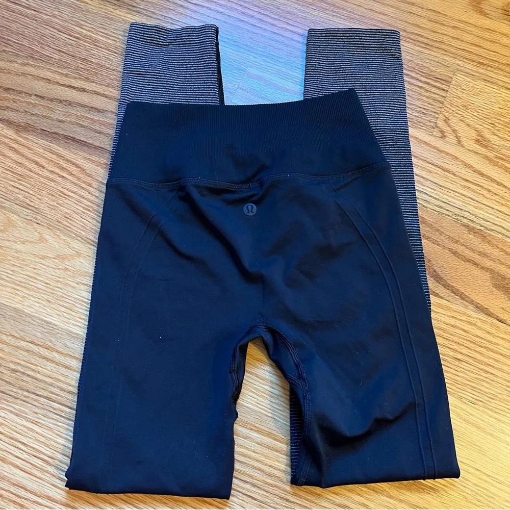 Lululemon black leggings with silver metallic ombre design seamless - Image 3