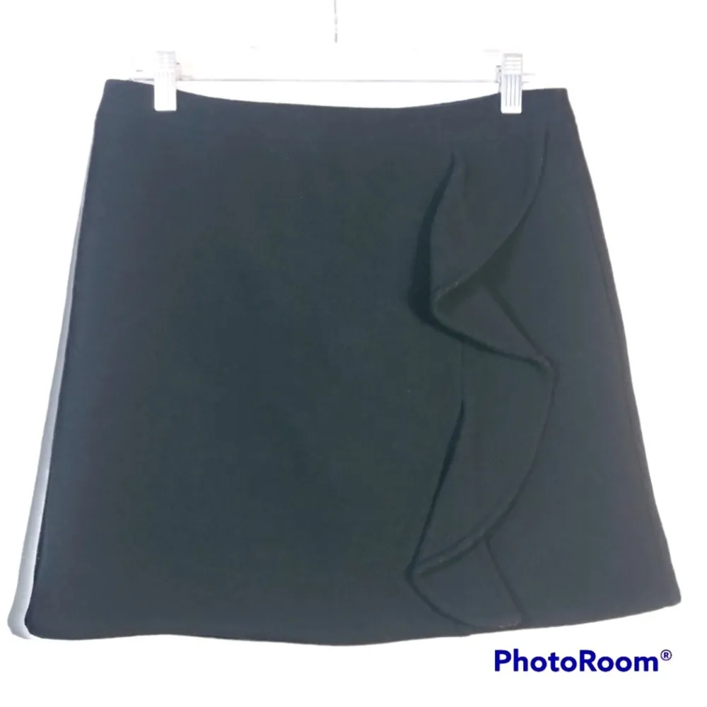 J.Crew Black Ruffle-Front Mini Skirt in Double-Serge Wool Item J6191 Size 4 - Image 2