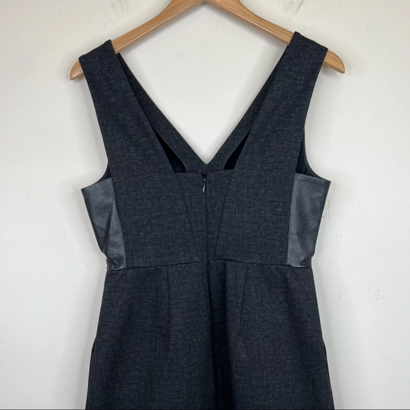 Madewell dress women's 2 V neck leather insets ponte sleeveless knee length gray - Image 8