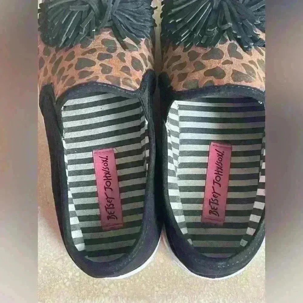 Betsy Johnson Dahni black, leopard slip on sneaker with Pom Pom; size 6.5 - Image 4