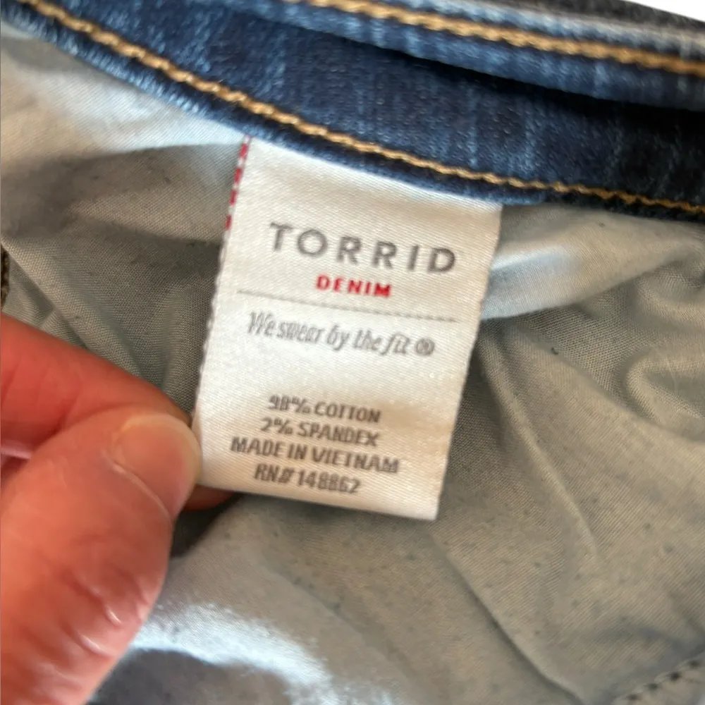 Torrid Boyfriend Jeans Distressed Patched We Swear By The Fit Womens Size 18R - Image 9