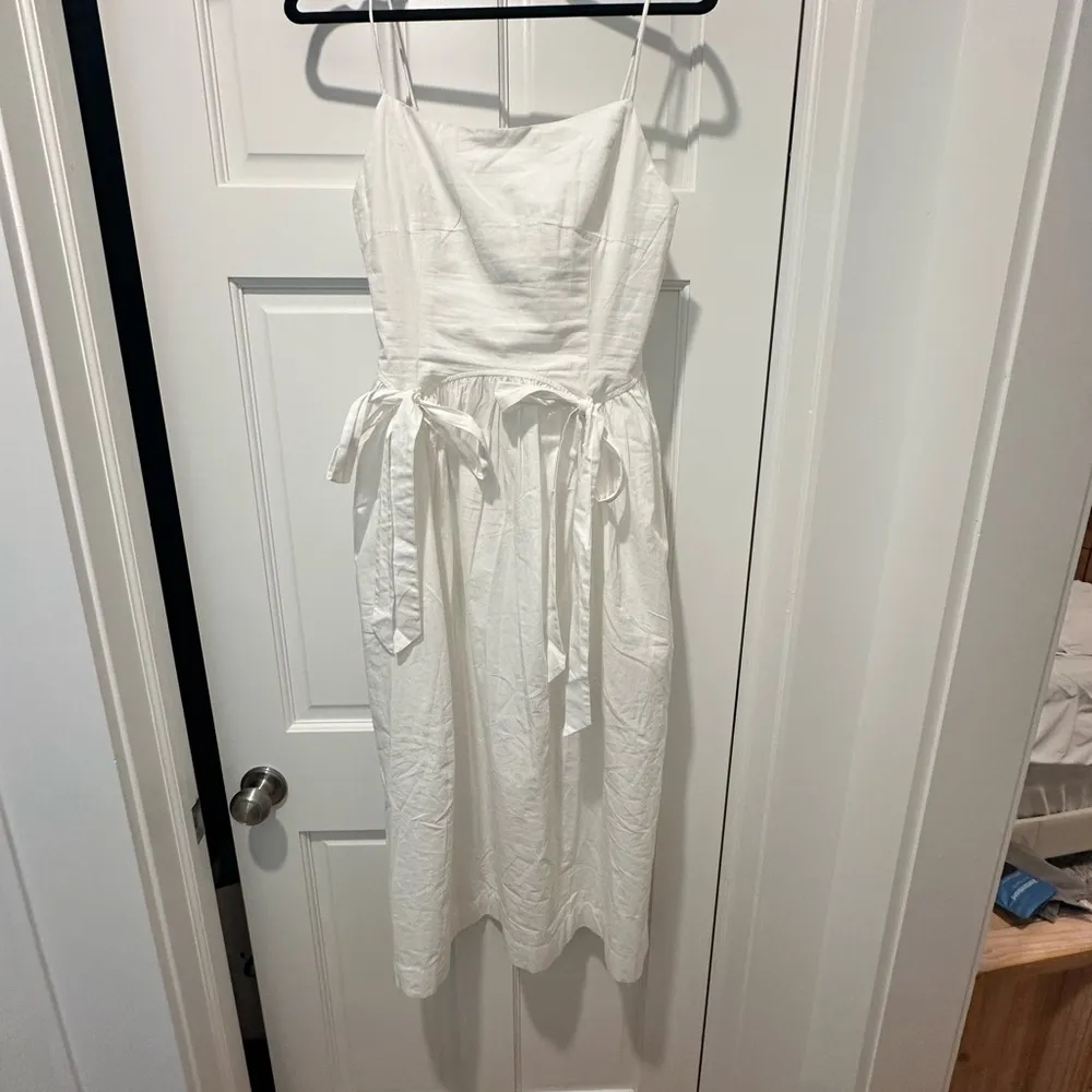 Chic White Maxi Dress with Spaghetti Straps Size undefined - Image 3